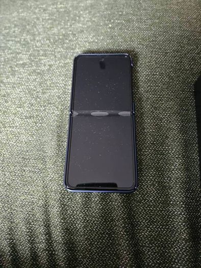 Samsung Galaxy Z Flip3 5G Black with Navy case