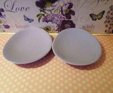 2 purple dishes
