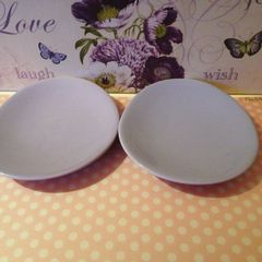 2 purple dishes