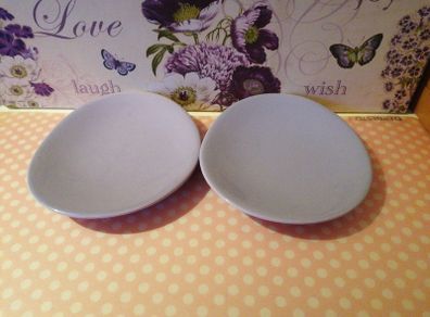2 purple dishes