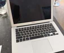 MacBook Air 13" (Early 2015 Intel Core i5)