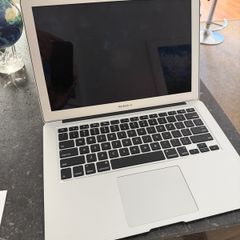 MacBook Air 13" (Early 2015 Intel Core i5)