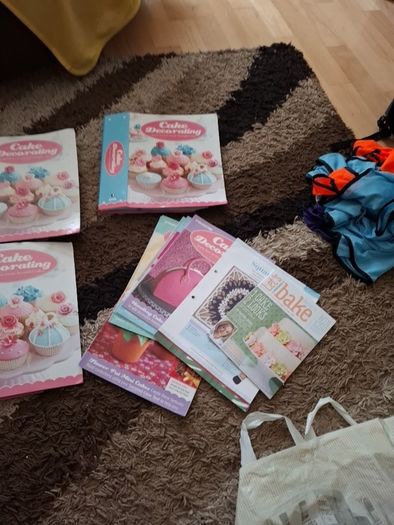 cake decorating