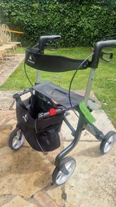 Lightweight foldable rollator