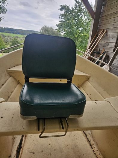 Boat seat