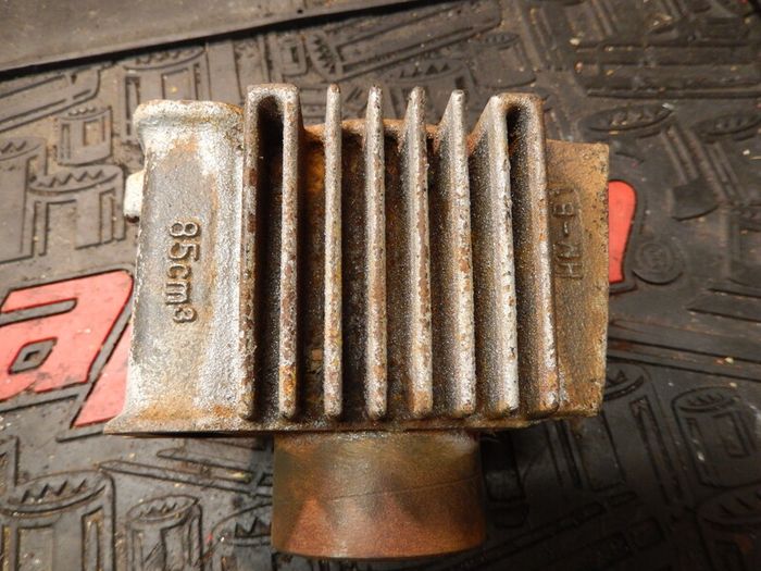 Honda 90 vintage cylinder