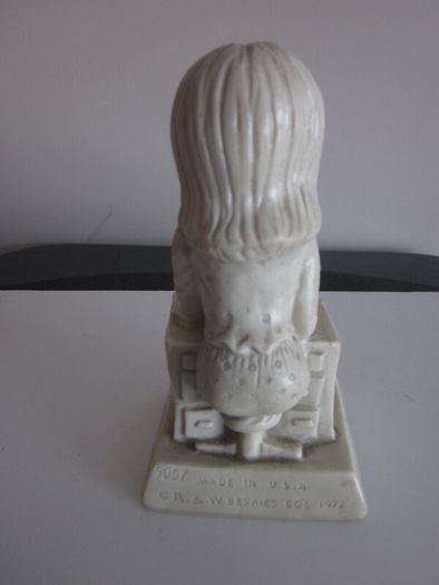 Vintage R & W Berries Cos Figurine Collectible Figure Statue - 1972