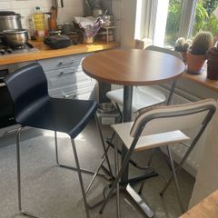Bar table & 3 Stools