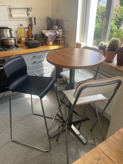 Bar table & 3 Stools
