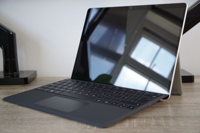 Surface Pro 9 | i5-1245U vPro | 120Hz PixelSense | Like New