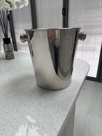 Ice bucket