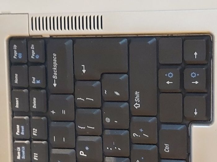 Vintage Dell Inspiron 1501, Mobile AMD Sempron Processor 3500 +, 1.8GHz, 1GB Ram, 120GB HDD, Windows 7, Chrome, Opera, Firefox and VLC