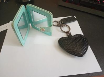 Pocket mirror and keyring (Carpisa and Desigual)