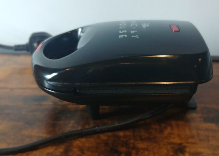 Official Disney Mickey Mouse Waffle Maker (Model DCM-9UK) Good Working Order