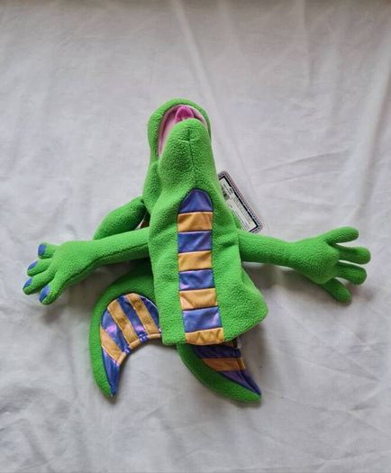 Mellisa and doug smoulder the dragon 12"puppet tags still attached