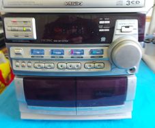 Philips Hi-Fi System, Model FW 396C-22, 3 CD Changer, Dual Tape Deck, Tuner and Aux, in very good condition