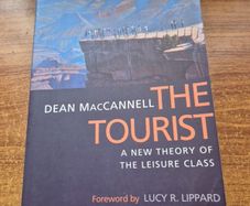 The Tourist. Dean MacCannell. A new theory of the leisure class.