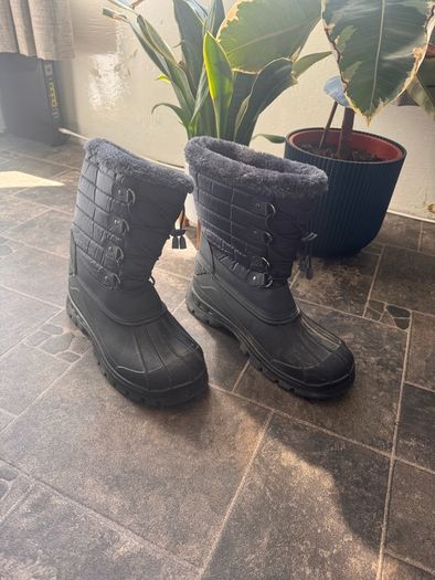 snow boots