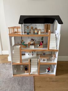 Petite Amelie dolls house
