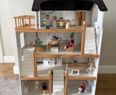 Petite Amelie dolls house