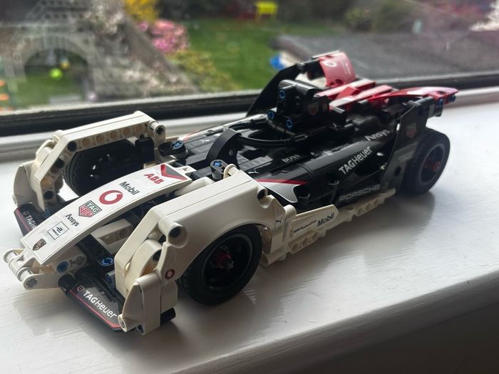 LEGO Technic 42137 Formula E Porsche 99X Electric