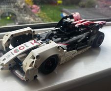 LEGO Technic 42137 Formula E Porsche 99X Electric