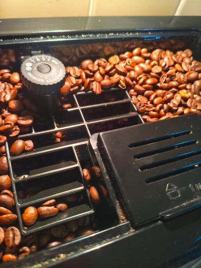 Delonghi Eletta Cappuccino coffee machine