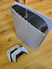 PS5 with 2 controllers + hdmi