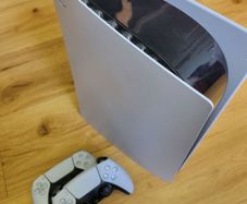 PS5 with 2 controllers + hdmi