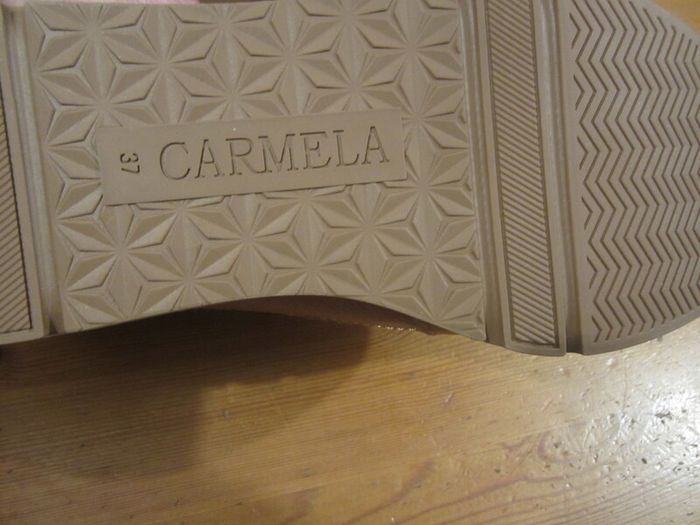 carmela leather trainer   size 4
