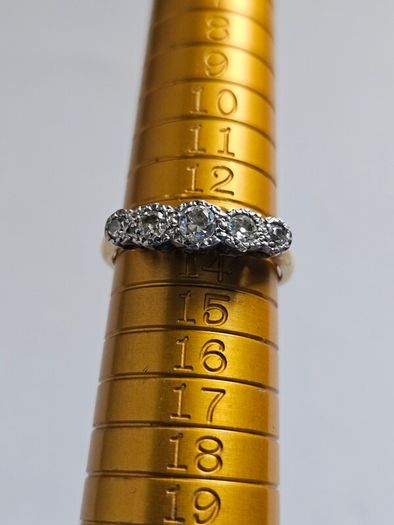 18ct Gold Diamond Ring