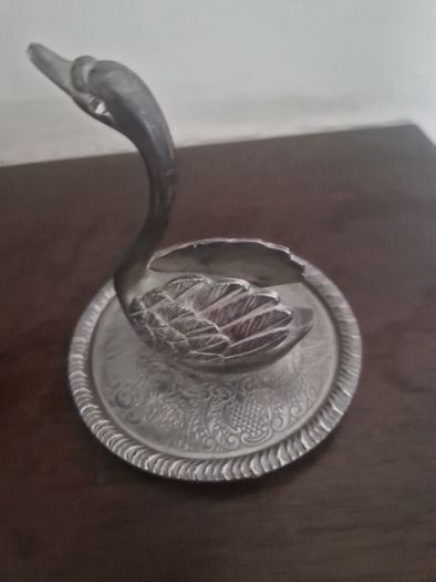 ring holder swan