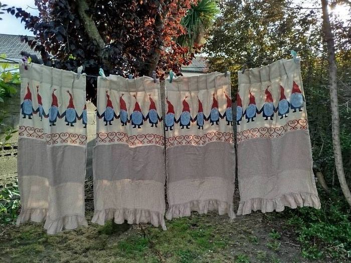4 x Small Curtains