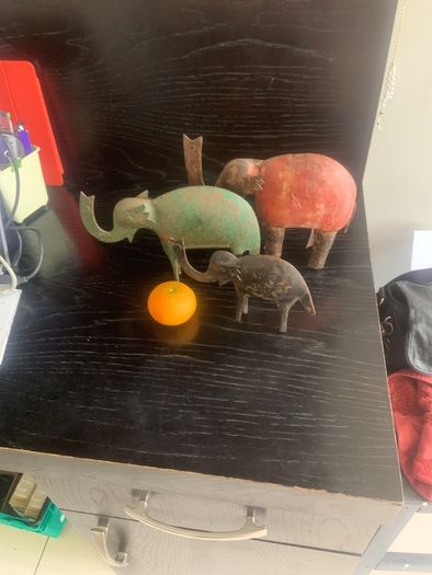 Metal elephant family