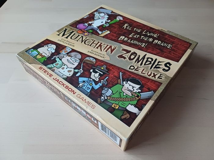 Munchkin Zombies Deluxe Board Game (Fantasy Horror Steve Jackson Games 2011)