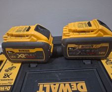 2 x Dewalt flex 9AH batteries