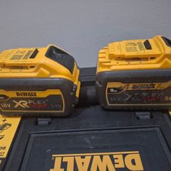 2 x Dewalt flex 9AH batteries