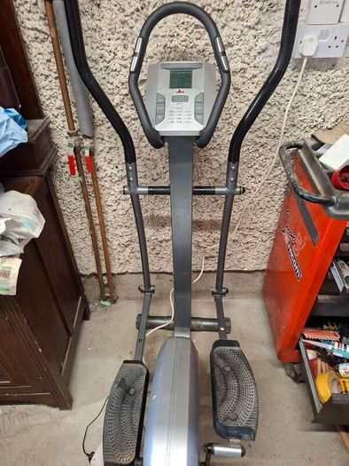 Exercise cross trainer