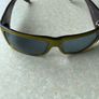 Vintage Guess sunglasses with Olive Green frame & redish Tempkearm Image 5