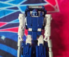 Transformers Kingdom War for Cybertron Trilogy WFC-K32 Autobot Pipes