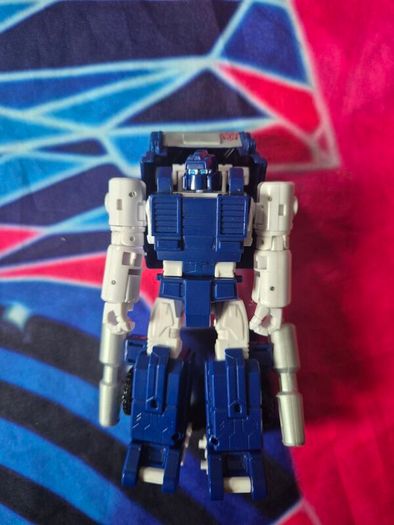 Transformers Kingdom War for Cybertron Trilogy WFC-K32 Autobot Pipes