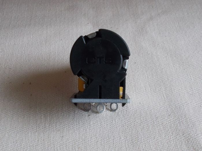 CTS Push-Pull (DPDT) Potentiometer, Choice of 250K or 500K, Split Shaft