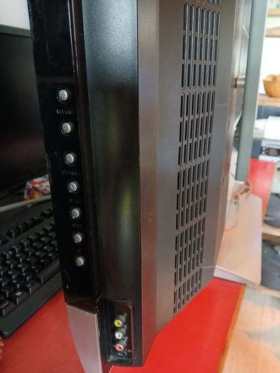 Bush 37" Wide LCD HD TV with Desktop Stand & Remote - Perfect for Retro Gaming!