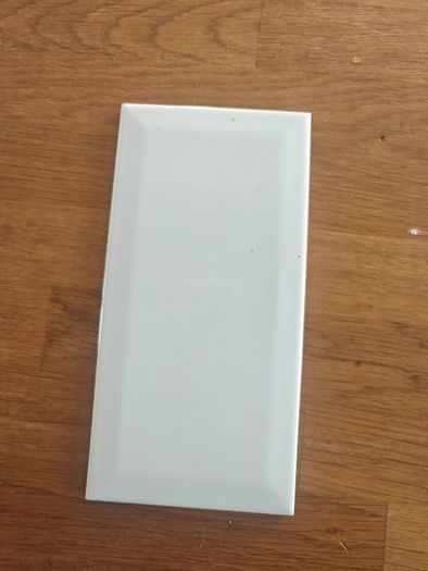metro white tile 20cm x 10cm.Qty approx 100.