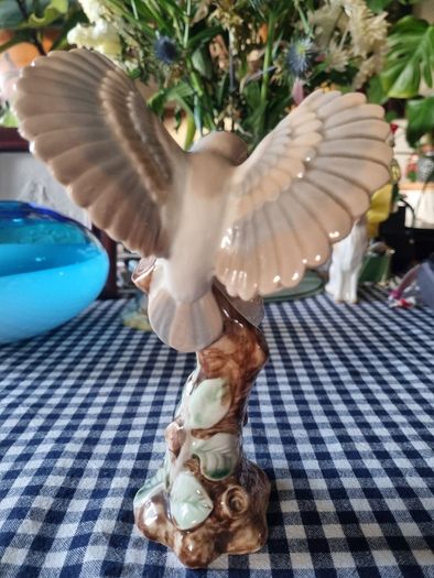 Vintage figurine of two birds