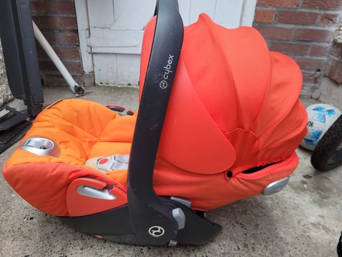 Cybex Cloud Q newborn carseat