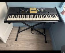 Yamaha Keyboard and Stand