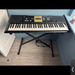 Yamaha Keyboard and Stand