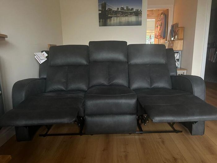 Recliner sofa