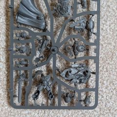 Captain with relic shield Warhammer 40k